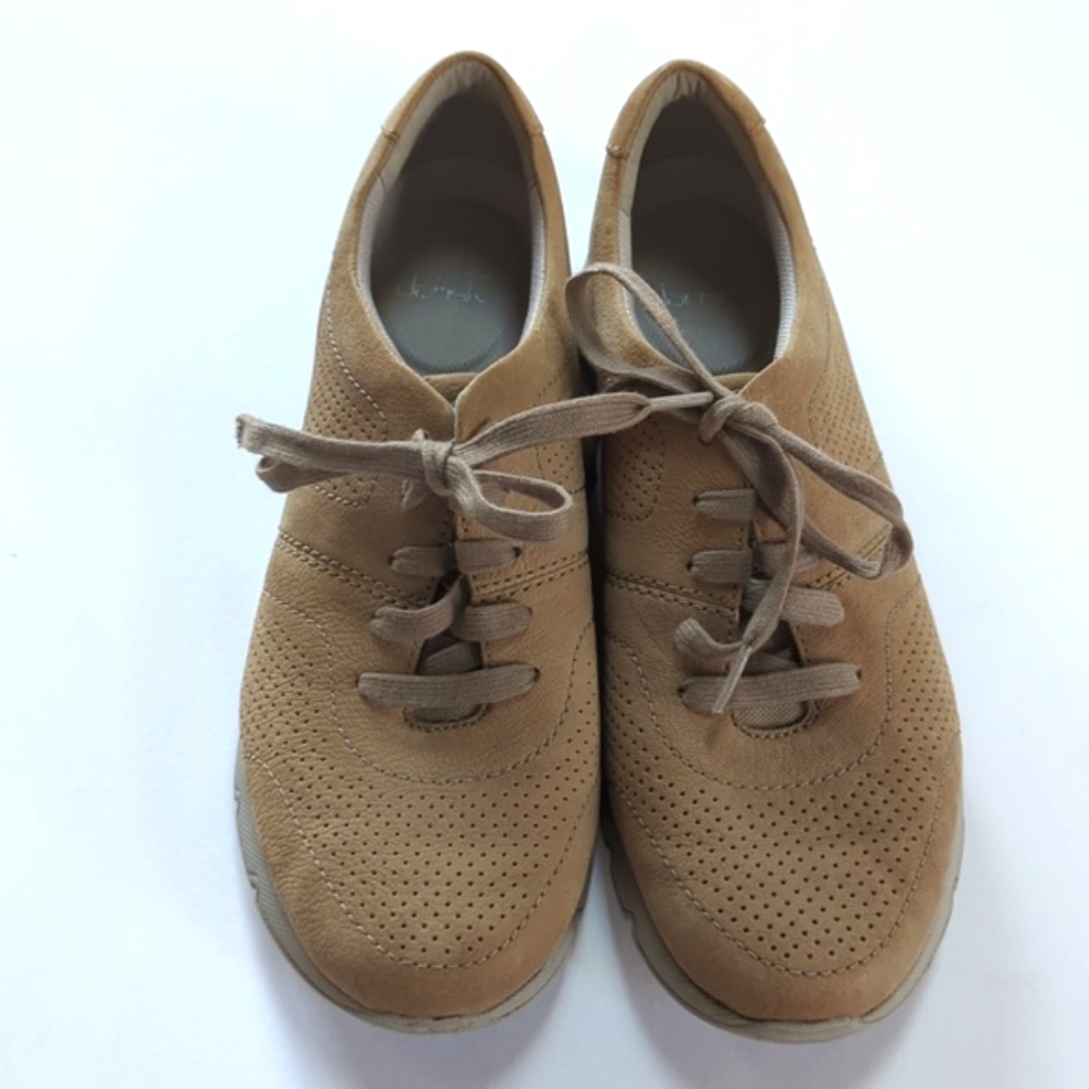 Dansko, Alissa, tan/ khaki walking shoe. Sz 10. (40) - Picture 2 of 12